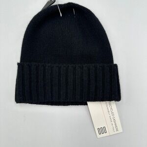 TESMAR Recycled Cashmere Beanie Hat Black Sustainably Made in Italy City Classic